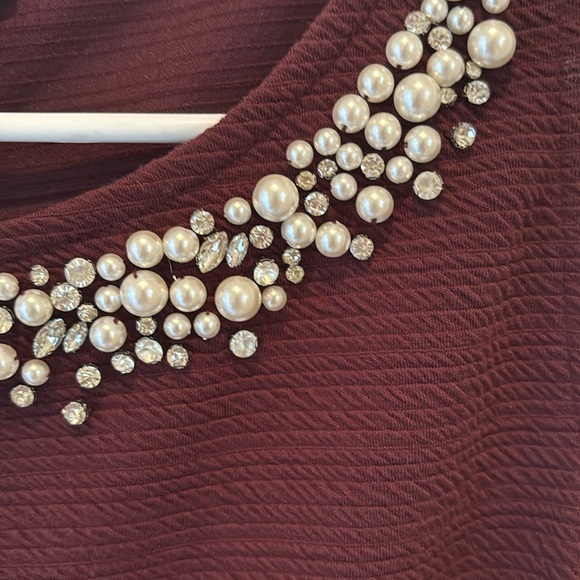 Ann Taylor Factory Sleeveless Sweater Tank Embellished Burgundy Size Small NWT - Picture 2 of 6